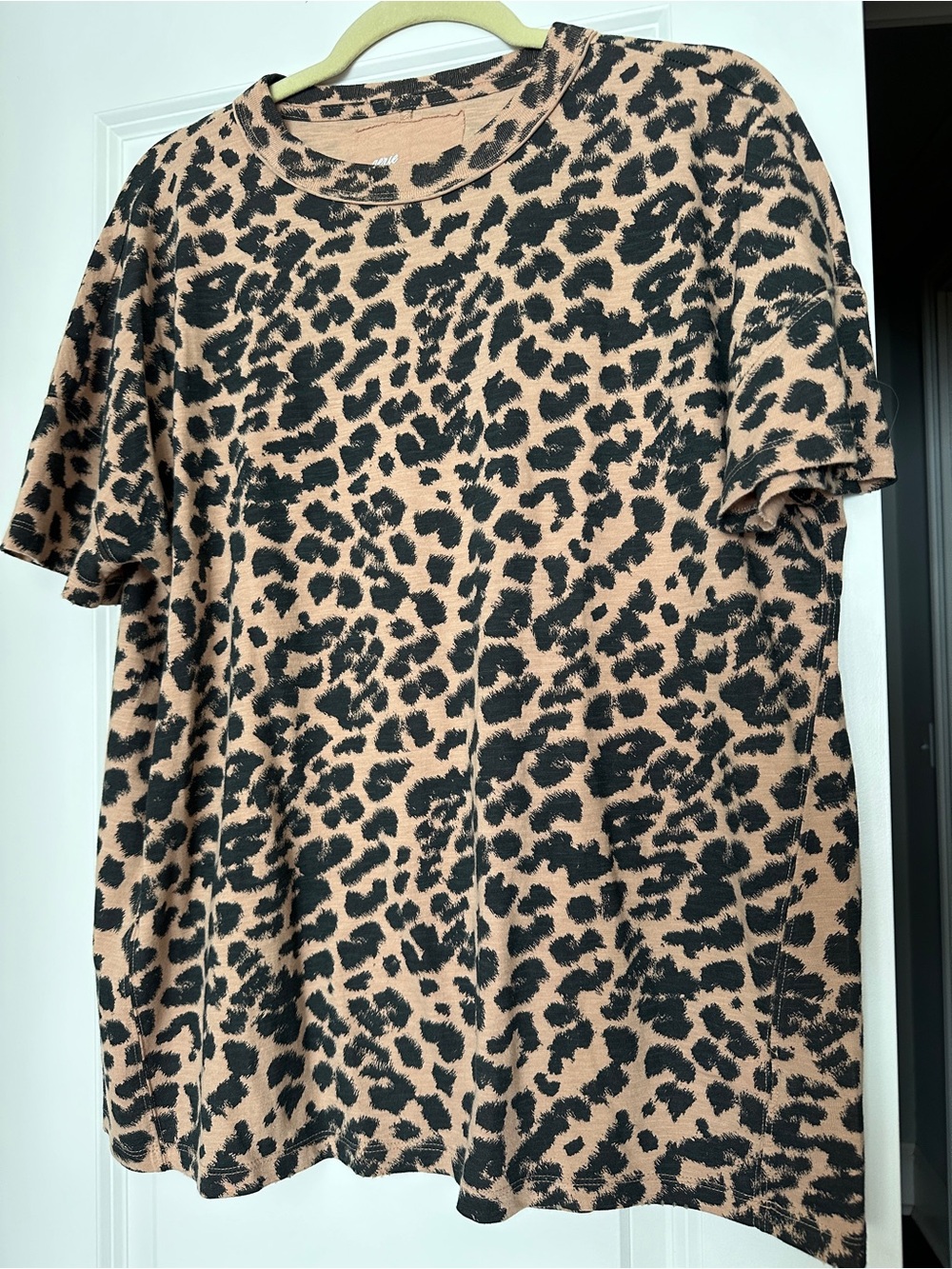 aerie EUC Tan Leopard Print Tee - Picture 2 of 3